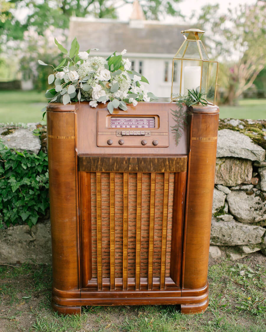 Antique Floor Radio | Uniquely Chic Vintage Rentals